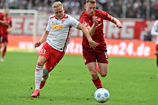 28 09 2024 Soccer Season 2024 2025 2 Soccer Bundesliga 07 Matchday SSV Jahn Regensburg 1 FC Kaiserslautern Lautern FCK Rote Teulfel Sportfoto Zink xwoxzix DFL regulations prohibit any use of photographs as image sequences and or quasi video only for editorial use Kai Pröger 33, SSV Jahn Regensburg Jannik Mause 18, 1 FC Kaiserslautern FCK
