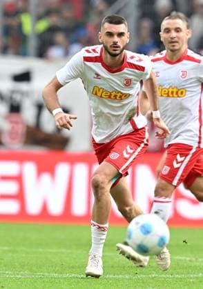 28 09 2024 Soccer Season 2024 2025 2 Soccer Bundesliga 07 Matchday SSV Jahn Regensburg 1 FC Kaiserslautern Lautern FCK Rote Teulfel Sportfoto Zink xwoxzix DFL regulations prohibit any use of photographs as image sequences and or quasi video only for editorial use Rasim Bulic 5, SSV Jahn Regensburg Freisteller Einzelbild