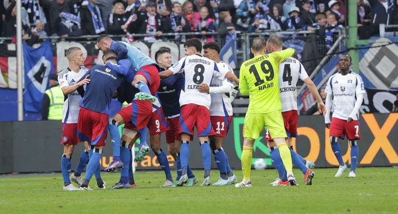 Robert Glatzel HSV scores the 3 2 , cheering after video assistant was disallowed Football, Men, Season 2024 2025, 2 BL, Volksparkstadion, Hamburger SV vs SC Paderborn, 2 2 DFL REGULATIONS PROHIBIT ANY USE OF PHOTOGRAPHS AS IMAGE SEQUENCES AND OR QUASI VIDEO