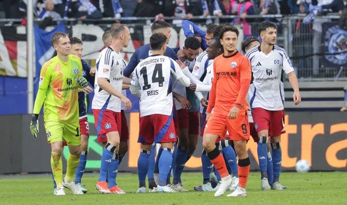 Robert Glatzel HSV scores the 3 2 , cheering after video assistant was disallowed Football, Men, Season 2024 2025, 2 BL, Volksparkstadion, Hamburger SV vs SC Paderborn, 2 2 DFL REGULATIONS PROHIBIT ANY USE OF PHOTOGRAPHS AS IMAGE SEQUENCES AND OR QUASI VIDEO