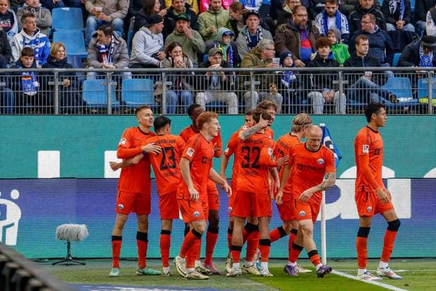 0 1 by Filip Bilbija celebrating with teammates 23 Raphael Obermair 29 Ilyas Ansah Paderborn Germany , Hamburg , Volksparkstadion , Football , 2 Bundesliga , Hamburger SV SC Paderborn