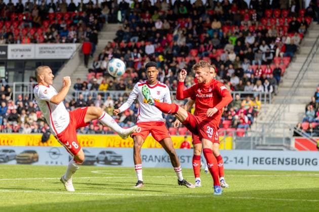 28 09 2024, Soccer, GER, Season, 2 Liga, Season 2024 2025, Matchday 7, SSV Jahn Regensburg 1 FC Kaiserslautern Andreas Geipl SSV Jahn vs Jan Elvedi DFL REGULATIONS PROHIBIT ANY USE OF PHOTOGRAPHS AS IMAGE SEQUENCES AND OR QUASI VIDEO Regensburg Bayern Germany Jahnstadion Regensburg