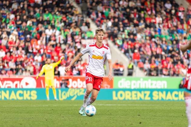 28 09 2024, Soccer, GER, Season, 2 Liga, Season 2024 2025, 7 Matchday, SSV Jahn Regensburg 1 FC Kaiserslautern Leopold Wurm SSV Jahn Regensburg DFL REGULATIONS PROHIBIT ANY USE OF PHOTOGRAPHS AS IMAGE SEQUENCES AND OR QUASI VIDEO Regensburg Bayern Germany Jahnstadion Regensburg