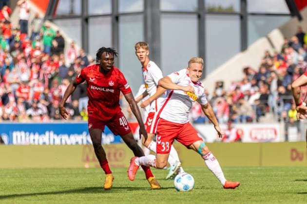 28 09 2024, Soccer, GER, Season, 2 Liga, Season 2024 2025, Matchday 7, SSV Jahn Regensburg 1 FC Kaiserslautern Dickson Abiama vs Kai Pröger SSV Jahn Regensburg DFL REGULATIONS PROHIBIT ANY USE OF PHOTOGRAPHS AS IMAGE SEQUENCES AND OR QUASI VIDEO Regensburg Bayern Germany Jahnstadion Regensburg