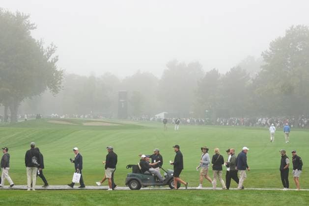 September 28, 2024, Montreal, Pq, Canada: Fans wait out a fog delay during third round four-ball play at the Presidents Cup golf tournament at Royal Montreal Golf Club, in Montreal, Saturday, Sept. 28, 2024. Canada News - September 28, 2024  - ZUMAc35_ 20240928_zaf_c35_003 Copyright: xNathanxDenettex