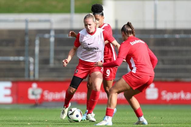 Lisa Karl SC Freiburg , Shekiera Martinez SC Freiburg and Selina Vobian SC Freiburg warm s up during the Woman Bundesliga match between 1 FC Köln and SC Freiburg at Franz Kremer Stadion on September 28, 2024 in Köln, Germany Photo by Oliver Kaelke DeFodi Images Lisa Karl SC Freiburg , Shekiera Martinez SC Freiburg and Selina Vobian SC Freiburg warm s up during the Woman Bundesliga match between 1 FC Köln and SC Freiburg at Franz Kremer Stadion on September 28, 2024 in Köln, Germany Photo by Oliver Kaelke DeFodi Images DFL regulations prohibit any use of photographs as image sequences and or quasi video Defodi 003 678 2024 09 28 OK KOESCF 0028 Defodi-003 DFL regulations prohibit any use of photographs as image sequences and or quasi-video.