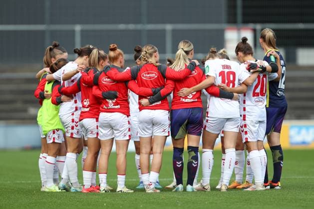Players from 1 FC Koeln form a team circle during the Woman Bundesliga match between 1 FC Köln and SC Freiburg, Franz Kremer Stadion on September 28, 2024 in Köln, Germany Photo by Oliver Kaelke DeFodi Images Players from 1 FC Koeln form a circle during the Woman Bundesliga match between 1 FC Köln and SC Freiburg at Franz Kremer Stadion on September 28, 2024 in Köln, Germany Photo by Oliver Kaelke DeFodi Images DFL regulations prohibit any use of photographs as image sequences and or quasi video Defodi 003 678 2024 09 28 OK KOESCF 0063 Defodi-003 DFL regulations prohibit any use of photographs as image sequences and or quasi-video.