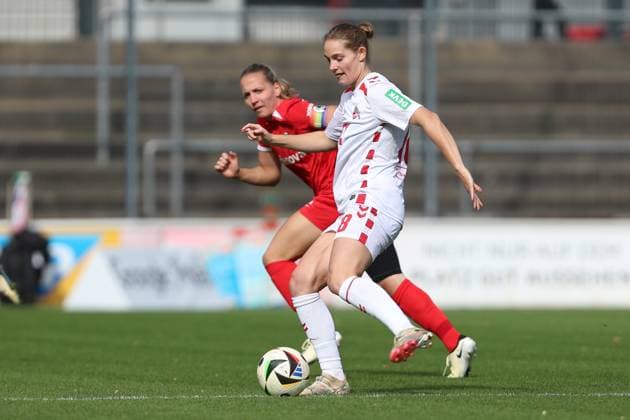 Taylor Ziemer 1 FC Koeln and Lisa Karl SC Freiburg battle for the ball during the Woman Bundesliga match between 1 FC Koeln and SC Freiburg at Franz Kremer Stadion on September 28, 2024 in Cologne, Germany, Germany Photo by Oliver Kaelke DeFodi Images Taylor Ziemer 1 FC Koeln and Lisa Karl SC Freiburg battle for the ball during the Woman Bundesliga match between 1 FC Köln and SC Freiburg at Franz Kremer Stadion on September 28, 2024 in Köln, Germany Photo by Oliver Kaelke DeFodi Images DFL regulations prohibit any use of photographs as image sequences and or quasi video Defodi 003 678 2024 09 28 OK KOESCF 0083 Defodi-003 DFL regulations prohibit any use of photographs as image sequences and or quasi-video.