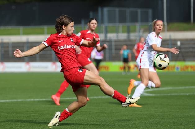 Alicia Sophie Gudorf SC Freiburg in action, on the ball, single action during the Woman Bundesliga match between 1 FC Köln and SC Freiburg at Franz Kremer Stadion on September 28, 2024 in Cologne, Germany Germany Photo by Oliver Kaelke DeFodi Images Alicia Sophie Gudorf SC Freiburg controls the ball during the Woman Bundesliga match between 1 FC Köln and SC Freiburg at Franz Kremer Stadion on September 28, 2024 in Köln, Germany Photo by Oliver Kaelke DeFodi Images DFL regulations prohibit any use of photographs as image sequences and or quasi video Defodi 003 678 2024 09 28 OK KOESCF 0128 Defodi-003 DFL regulations prohibit any use of photographs as image sequences and or quasi-video.