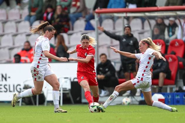Adriana Achcinska 1 FC Koeln , Eileen Campbell SC Freiburg and Janina Hechler 1 FC Koeln battle for the ball during the Woman Bundesliga match between 1 FC Köln and SC Freiburg at Franz Kremer Stadion on September 28, 2024 in Cologne, Germany Photo by Oliver Kaelke DeFodi Images Adriana Achcinska 1 FC Koeln , Eileen Campbell SC Freiburg and Janina Hechler 1 FC Koeln battle for the ball during the Woman Bundesliga match between 1 FC Köln and SC Freiburg at Franz Kremer Stadion on September 28, 2024 in Köln, Germany Photo by Oliver Kaelke DeFodi Images DFL regulations prohibit any use of photographs as image sequences and or quasi video Defodi 003 678 2024 09 28 OK KOESCF 1286 Defodi-003 DFL regulations prohibit any use of photographs as image sequences and or quasi-video.