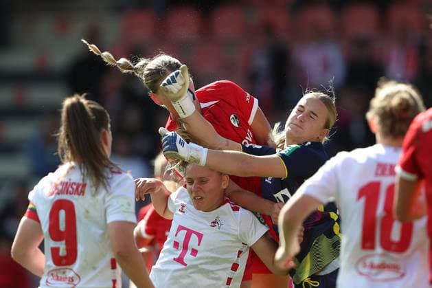Samantha Steuerwald SC Freiburg and goalkeeper Josefine Osigus 1 FC Koeln battle for the ball during the Woman Bundesliga match between 1 FC Köln and SC Freiburg, Franz Kremer Stadion on September 28, 2024 in Cologne, Germany Germany Photo by Oliver Kaelke DeFodi Images Samantha Steuerwald SC Freiburg and goalkeeper Josefine Osigus 1 FC Koeln battle for the ball during the Woman Bundesliga match between 1 FC Köln and SC Freiburg at Franz Kremer Stadion on September 28, 2024 in Köln, Germany Photo by Oliver Kaelke DeFodi Images DFL regulations prohibit any use of photographs as image sequences and or quasi video Defodi 003 678 2024 09 28 OK KOESCF 1385 Defodi-003 DFL regulations prohibit any use of photographs as image sequences and or quasi-video.