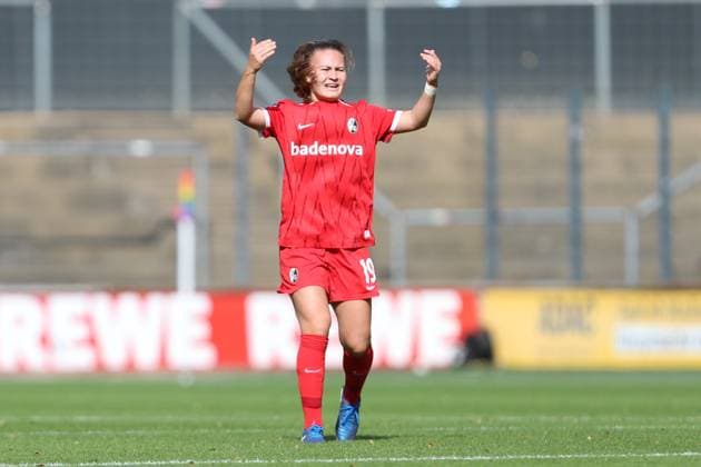Annabel Schasching SC Freiburg gestures, gestures during the Woman Bundesliga match between 1 FC Köln and SC Freiburg, Franz Kremer Stadion on September 28, 2024 in Cologne, Germany Photo by Oliver Kaelke DeFodi Images Annabel Schasching SC Freiburg gestures during the Woman Bundesliga match between 1 FC Köln and SC Freiburg at Franz Kremer Stadion on September 28, 2024 in Köln, Germany Photo by Oliver Kaelke DeFodi Images DFL regulations prohibit any use of photographs as image sequences and or quasi video Defodi 003 678 2024 09 28 OK KOESCF 0784 Defodi-003 DFL regulations prohibit any use of photographs as image sequences and or quasi-video.