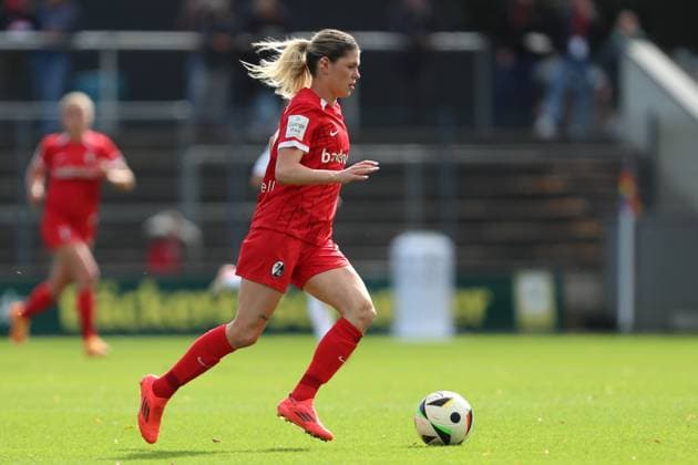 Eileen Campbell SC Freiburg in action, on the ball, single action during the Woman Bundesliga match between 1 FC Köln and SC Freiburg at Franz Kremer Stadion on September 28, 2024 in Cologne, Germany Germany Photo by Oliver Kaelke DeFodi Images Eileen Campbell SC Freiburg controls the ball during the Woman Bundesliga match between 1 FC Köln and SC Freiburg at Franz Kremer Stadion on September 28, 2024 in Köln, Germany Photo by Oliver Kaelke DeFodi Images DFL regulations prohibit any use of photographs as image sequences and or quasi video Defodi 003 678 2024 09 28 OK KOESCF 1255 Defodi-003 DFL regulations prohibit any use of photographs as image sequences and or quasi-video.
