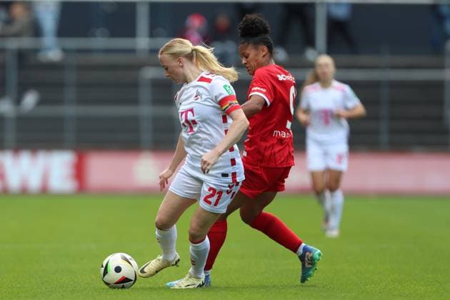 Anna Gerhardt 1 FC Koeln and Shekiera Martinez SC Freiburg in a duel during the Woman Bundesliga match between 1 FC Köln and SC Freiburg, Franz Kremer Stadion on September 28, 2024 in Cologne, Germany Photo by Oliver Kaelke DeFodi Images Anna Gerhardt 1 FC Koeln und Shekiera Martinez SC Freiburg battle for the ball during the Woman Bundesliga match between 1 FC Köln and SC Freiburg at Franz Kremer Stadion on September 28, 2024 in Köln, Germany Photo by Oliver Kaelke DeFodi Images DFL regulations prohibit any use of photographs as image sequences and or quasi video Defodi 003 678 2024 09 28 OK KOESCF 1326 Defodi-003 DFL regulations prohibit any use of photographs as image sequences and or quasi-video.