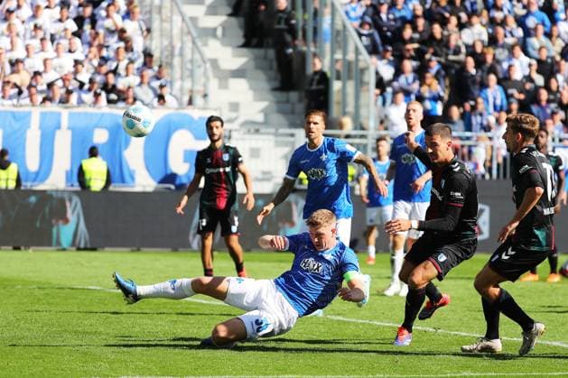 28 09 2024, xtvx, Fussball 2 Bundesliga, SV Darmstadt 98 1 FC Magdeburg emspor, v l Torschuss, has a shot on goal Clemens Riedel SV Darmstadt 98 DFL DFB REGULATIONS PROHIBIT ANY USE OF PHOTOGRAPHS as IMAGE SEQUENCES and or QUASI VIDEO Darmstadt