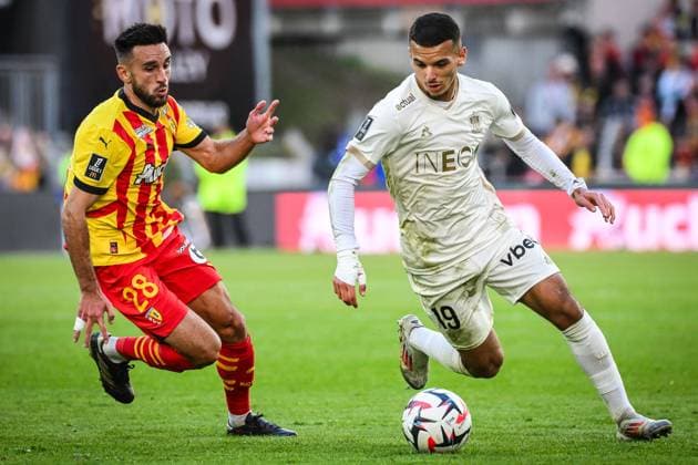September 28, 2024, Lens, France, France: Adrien THOMASSON of Lens and Badredine BOUANANI of Nice during the Ligue 1 match between RC Lens and OGC Nice at Bollaert-Delelis Stadium on September 28, 2024 in Lens, France. Lens France - ZUMAm308 20240928_zsp_m308_007 Copyright: xMatthieuxMirvillex