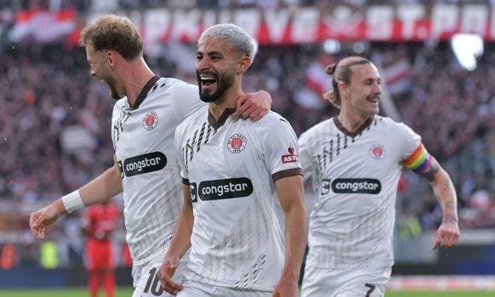 Bilder des Jahres 2024, Sport 09 September Sport Themen der Woche KW39 28.09.2024, xblx, Fussball 1.Bundesliga, SC Freiburg - FC St.Pauli emspor, v.l. Carlo Boukhalfa (FC ST. PAULI), Elias Saad (FC ST. PAULI), Goal scored, Tor zum 0:1, celebrate the goal, Torjubel , Jubel, jubeln, jubelt, Jackson Irvine (FC ST. PAULI) (DFL DFB REGULATIONS PROHIBIT ANY USE OF PHOTOGRAPHS as IMAGE SEQUENCES and or QUASI-VIDEO) Freiburg *** 28 09 2024, xblx, Fussball 1 Bundesliga, SC Freiburg FC St Pauli emspor, v l Carlo Boukhalfa FC ST PAULI , Elias Saad FC ST PAULI , Goal scored, Goal to 0 1, celebrate the goal, Torjubel , Jubel, jubeln, jubelt, Jackson Irvine FC ST PAULI DFL DFB REGULATIONS PROHIBIT ANY USE OF PHOTOGRAPHS as IMAGE SEQUENCES and or QUASI VIDEO Freiburg