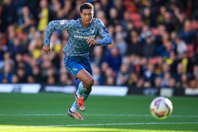 Watford v Sunderland EFL Sky Bet Championship 28 09 2024. Sunderland AFC Midfielder Jobe Bellingham (7) chaces after the ball during the EFL Sky Bet Championship match between Watford and Sunderland at Vicarage Road, Watford, England on 28 September 2024. Editorial use only DataCo restrictions apply See www.football-dataco.com , Copyright: xChrisxFoxwellx PSI-20498-0085