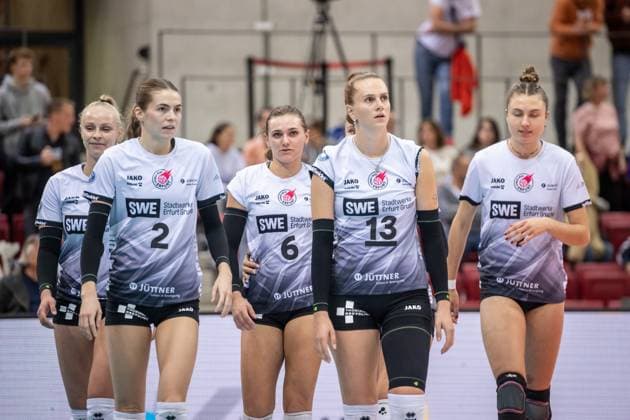 vl Antonia Greskamp Schwarz Weiss Erfurt, 09 , Elizabeth Sandbothe Schwarz Weiss Erfurt, 02 , Kira Thomsen Schwarz Weiss Erfurt, 06 , Lara Darowski Schwarz Weiss Erfurt, 13 , Sina Siebert Schwarz Weiss Erfurt, 07 visibly disappointed Erfurt women GER, Allianz MTV Stuttgart vs Schwarz Weiss Erfurt, Volleyball Bundesliga, VBL, Season 2024 2025, 28 09 2024 GER, Allianz MTV Stuttgart vs Schwarz Weiss Erfurt, Volleyball Bundesliga, VBL, Season 2024 2025, 28 09 2024 Stuttgart Copyright: xSandyxDinkelackerx EP_SDR