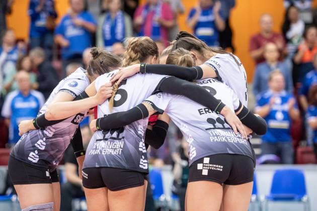 Team spirit at Schwarz Weiss Erfurt GER, Allianz MTV Stuttgart vs Schwarz Weiss Erfurt, Volleyball Bundesliga, VBL, Spielzeit 2024 2025, 28 09 2024 GER, Allianz MTV Stuttgart vs Schwarz Weiss Erfurt, Volleyball Bundesliga, VBL, Spielzeit 2024 2025, 28 09 2024 Stuttgart Copyright: xSandyxDinkelackerx EP_SDR