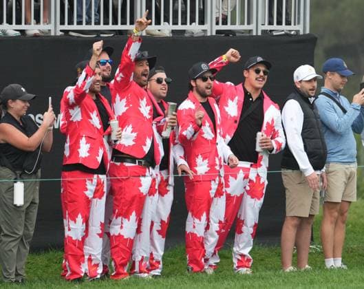 September 28, 2024, Montreal, Pq, Canada: Fans cheer on the International Team during third round four-ball play at the Presidents Cup golf tournament at Royal Montreal Golf Club, in Montreal, Saturday, Sept. 28, 2024. Golf 2024: Presidents Cup: Round Three  - ZUMAc35_ 20240928_zaf_c35_012 Copyright: xChristinnexMuschix
