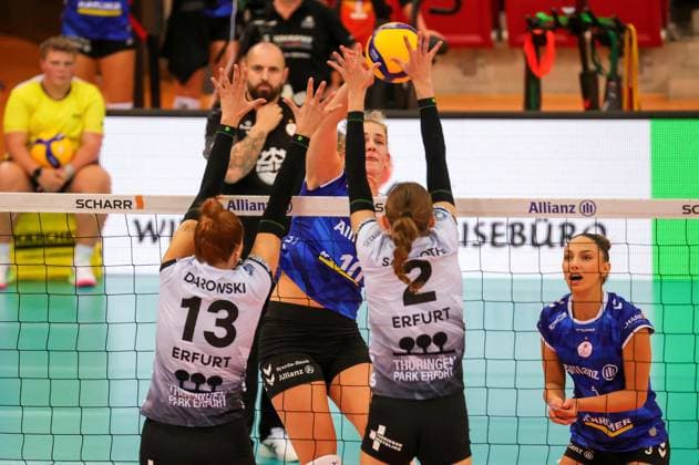 BAU 28 09 2024 Stuttgart Volleyball Supercup Allianz MTV Stuttgart vs Schwarz Weiss Erfurt, f l Lara Alyssa Darowski SW , Jolien Knollema Allianz , Elizabeth Sandbothe SW