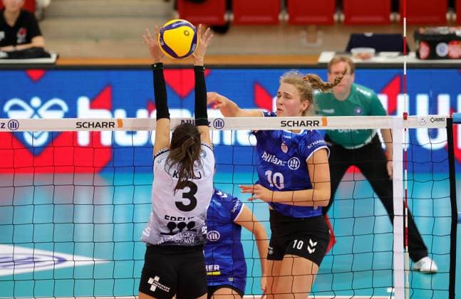 BAU 28 09 2024 Stuttgart Volleyball Supercup Allianz MTV Stuttgart vs Schwarz Weiss Erfurt, f l Ana Krulj SW , Jolien Knollema Allianz
