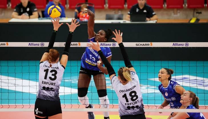 BAU 28 09 2024 Stuttgart Volleyball Supercup Allianz MTV Stuttgart vs Schwarz Weiss Erfurt, f l Lara Alyssa Kettner SW , Krystal Rivers Allianz , Kaylee Oscarson SW
