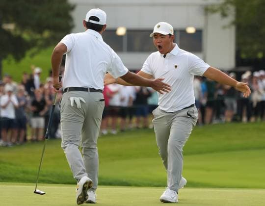 September 28, 2024, Montreal, Pq, Canada: International team member Tom Kim of South Korea, right, celebrates with partner Si Woo Kim, of South Korea, after winning the 12th hole during their third round four-ball match at the Presidents Cup golf tournament at Royal Montreal Golf Club in Montreal Saturday, Sept. 28, 2024. Tom Kim, Woo Kim, - ZUMAc35_ 20240928_zaf_c35_064 Copyright: xChristinnexMuschix