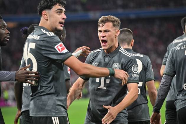 28 09 2024, xjrdrx, Fussball 1 Bundesliga, FC Bayern Muenchen Bayer 04 Leverkusen emspor, v l Aleksandar Pavlovic of Bayern München, Joshua Kimmich of Bayern München celebrate the goal, Der Torjubel zum 1 1 DFL DFB REGULATIONS PROHIBIT ANY USE OF PHOTOGRAPHS as IMAGE SEQUENCES and or QUASI VIDEO Muenchen