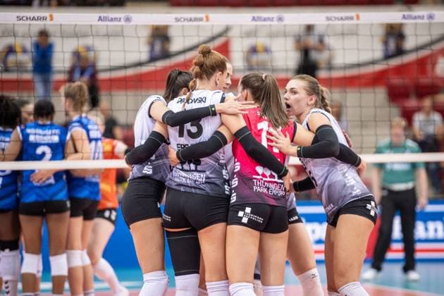 Lara Darowski Schwarz Weiss Erfurt, 13 , Mia Anna Stauss Schwarz Weiss Erfurt, 11 , Kira Thomsen Schwarz Weiss Erfurt, 06 GER, Allianz MTV Stuttgart vs Schwarz Weiss Erfurt, Volleyball Bundesliga, VBL, Spielzeit 2024 2025, 28 09 2024 GER, Allianz MTV Stuttgart vs Schwarz Weiss Erfurt, Volleyball Bundesliga, VBL, Spielzeit 2024 2025, 28 09 2024 Stuttgart Copyright: xSandyxDinkelackerx EP_SDR