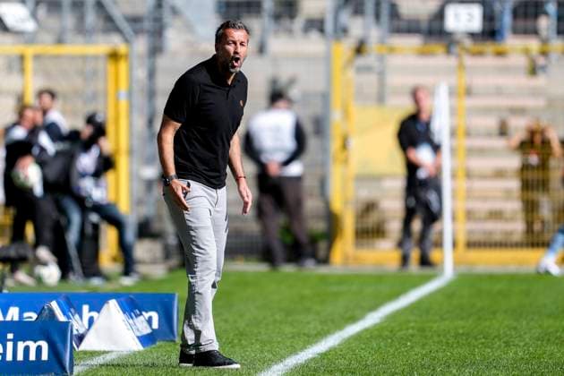 Christoph Dabrowski coach, head coach, Essen , gives instructions, gestures, gesticulates with arms, cropped, full body, single image, single photo, action, action, 28 09 2024, Mannheim Germany , football, 3 Liga, SV Waldhof Mannheim Rot Weiss Essen, DFB DFL REGULATIONS PROHIBIT ANY USE OF PHOTOGRAPHS AS IMAGE SEQUENCES AND OR QUASI VIDEO xozx