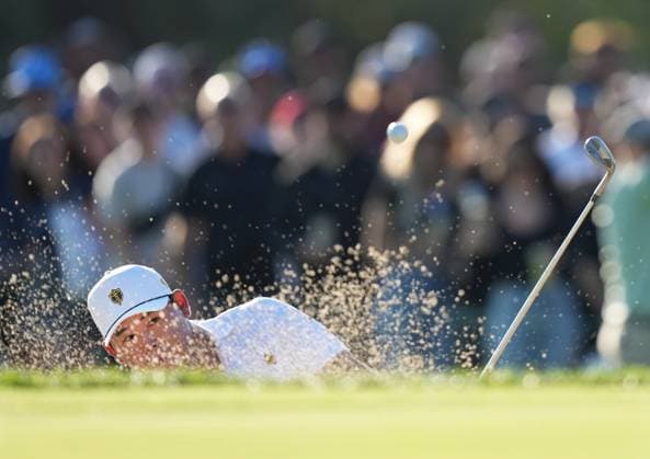 September 28, 2024, Montreal, Pq, Canada: International team member Si Woo Kim of South Korea, hits out of the bunker on the 8th hole during their fourth round foursomes match at the Presidents Cup golf tournament at Royal Montreal Golf Club in Montreal Saturday, Sept. 28, 2024. Si Woo Kim,  - ZUMAc35_ 20240928_zaf_c35_132 Copyright: xNathanxDenettex