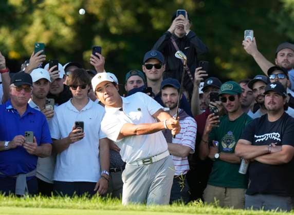 September 28, 2024, Montreal, Pq, Canada: International team member Hideki Matsuyama of Japan, chips onto the 8th green during their fourth round foursomes match at the Presidents Cup golf tournament at Royal Montreal Golf Club in Montreal Saturday, Sept. 28, 2024. Hideki Matsuyama,  - ZUMAc35_ 20240928_zaf_c35_140 Copyright: xFrankxGunnx