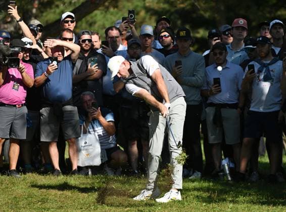 September 28, 2024, Montreal, Pq, Canada: International team member Taylor Pendrith of Canada, hits out of the rough on the 4th hole during their fourth round foursomes match at the Presidents Cup golf tournament at Royal Montreal Golf Club in Montreal Saturday, Sept. 28, 2024. Taylor Pendrith,  - ZUMAc35_ 20240928_zaf_c35_104 Copyright: xGrahamxHughesx