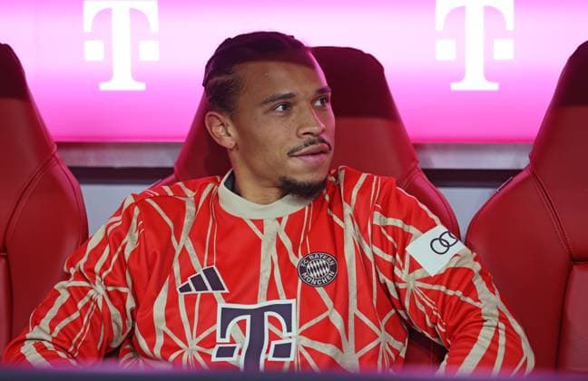 Munich, Germany 28 September 2024 Football, Men, Bundesliga, Season 2024 2025, FC Bayern München Bayer 04 Leverkusen, Allianz Arena Leroy Sane FC Bayern München sitting on the substitutes bench, looking left DFB, DFL regulations prohibit any use of photographs as image sequences and or quasi video