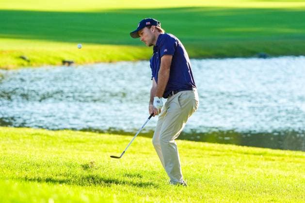 September 28, 2024, Montreal, Quebec, USA: Russell Henley (USA) (L) chips on to the 10th green during Day 3 of the 2024 Presidents Cup at The Royal Montreal Golf Club. Montreal USA - ZUMAw109 20240928_fap_w109_048 Copyright: xDebbyxWongx