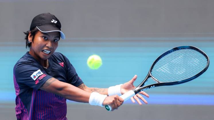 BEIJING, CHINA - SEPTEMBER 28: Mananchaya Sawangkaew of Thailand competes in the Women s Singles Round of 64 match against Aryna Sabalenka of Belarus on day six of 2024 China Open at National Tennis Center on September 28, 2024 in Beijing, China.  Copyright: xVCGx 111520849397
