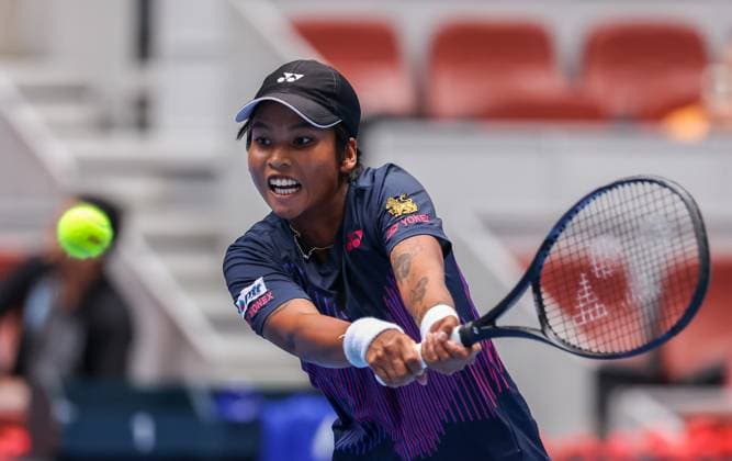 BEIJING, CHINA - SEPTEMBER 28: Mananchaya Sawangkaew of Thailand competes in the Women s Singles Round of 64 match against Aryna Sabalenka of Belarus on day six of 2024 China Open at National Tennis Center on September 28, 2024 in Beijing, China.  Copyright: xVCGx 111520849393