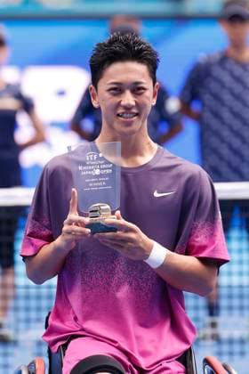 September 29, 2024, Tokyo, Japan: Tokito ODA (JPN) poses for the cameras after winning the Wheelchair Men s Singles final match against Gustavo FERNANDEZ (ARG) during the Kinoshita Group Japan Open Tennis Championships 2024 at the Ariake Colosseum. This is the longest-running ATP, Tennis Herren Tour tournament in Asia, first held in 1972. The tournaments run from September 23 to October 1st. Oda won 6 3, 6 4. Tokyo Japan - ZUMAm191 20240929_aap_m191_008 Copyright: xRodrigoxReyesxMarinx
