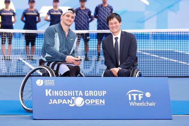 September 29, 2024, Tokyo, Japan: Gustavo FERNANDEZ (runner-up) poses for the cameras during the award ceremony for the Wheelchair Men s Singles final match of the Kinoshita Group Japan Open Tennis Championships 2024 at the Ariake Colosseum. This is the longest-running ATP, Tennis Herren Tour tournament in Asia, first held in 1972. The tournaments run from September 23 to October 1st. Tokito Oda won 6 3, 6 4. Tokyo Japan - ZUMAm191 20240929_aap_m191_015 Copyright: xRodrigoxReyesxMarinx