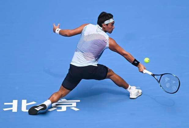 (240929) -- BEIJING, Sept. 29, 2024 -- Bu Yunchaokete hits a return during the men s singles second round match between Bu Yunchaokete of China and Lorenzo Musetti of Italy at 2024 China Open tennis tournament in Beijing, capital of China, Sept. 29, 2024. ) (SP)CHINA-BEIJING-TENNIS-CHINA OPEN-MEN S SINGLES (CN) ZhangxLong 