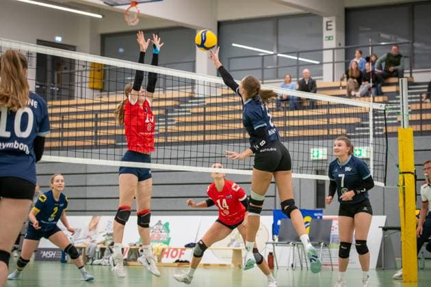 3 Liga West 2 Matchday BW Lohne vs FCJ Köln 2, 28 09 2024 Mailin Kreymborg BW Lohne, 10 , Antonia Niehaus BW Lohne, 8 , Theresa Bokern BW Lohne, 7 3 Liga West 2 Matchday BW Lohne vs FCJ Köln 2 on 28 09 2024 in Lohne Lohneum , Germany, Copyright: xBEAUTIFULxSPORTS Neddermannx