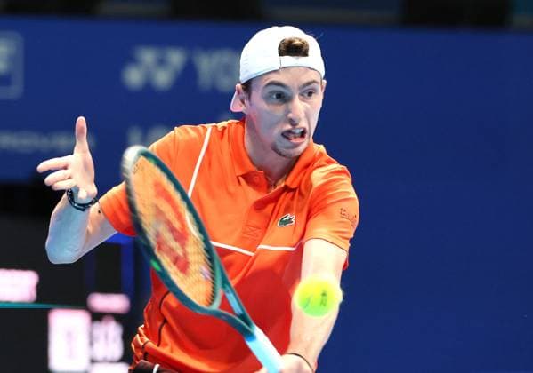 September 29, 2024, Tokyo, Japan - Ugo Humbert of France retuens the ball against Jack Draper of Britain at the quarter-final match of the Japan Open Tennis championships at the Ariake Colosseum in Tokyo on Sunday, September 29, 2024. Draper withdrew the game by injury. (photo by Yoshio Tsunoda AFLO) Noxthirdxpartyxsales  (0765599102st)