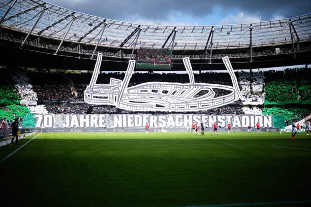Bilder des Jahres 2024, Sport 09 September Sport Themen der Woche KW39 29.09.2024 - Fußball, 2024 2025, 2. Bundesliga, 7. Spieltag, Hannover 96 - 1. FC Nürnberg: Fans (Hannover) mit einer Choreografie 70 Jahre Niedersachsenstadion DFL REGULATIONS PROHIBIT ANY USE OF PHOTOGRAPHS AS IMAGE SEQUENCES AND OR QUASI-VIDEO. *** 29 09 2024 Football, 2024 2025, 2 Bundesliga, 7 Matchday, Hannover 96 1 FC Nürnberg Fans Hannover with a choreography 70 years Niedersachsenstadion DFL REGULATIONS PROHIBIT ANY USE OF PHOTOGRAPHS AS IMAGE SEQUENCES AND OR QUASI VIDEO