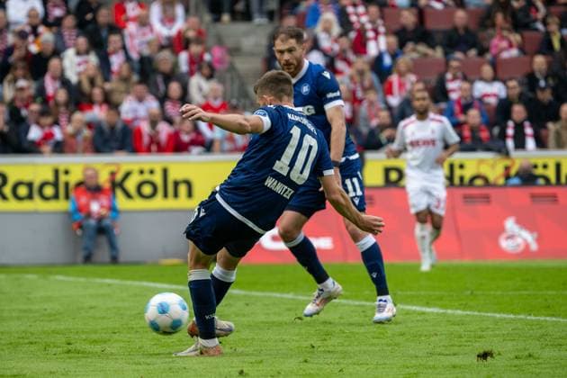 29 09 2024, Soccer 2 Bundesliga, Season 2024 2025, Matchday 07, 1 FC Koeln vs Karlsruher SC at RheinEnergieStadion in Cologne Marvin Wanitzek Karlsruher SC, 10 scores the goal for 2 3 Budu Zivzivadze Karlsruher SC, 11 Important note In accordance with the regulations of the DFL German Football League and the DFB German Football Association, it is prohibited to utilize or have utilized photographs taken in the stadium or of the match in the form of sequential images or video-like photo series Foto Kirchner Media TH Copyright: xKirchner-Media THx