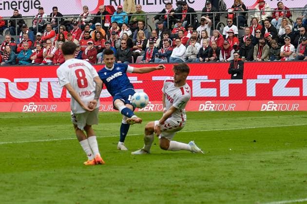 Marvin Wanitzek Karlsruhe 10 scores the goal for 3 2 29 09 2024 Soccer 1 FC Koeln vs Karlsruher SC, Rheinenergiestadion, Koeln, DFB DFL REGULATIONS PROHIBIT ANY USE OF PHOTOGRAPHS AS IMAGE SEQUENCES AND OR QUASI VIDEO NRW Germany Copyright: xpepphotox xSaschaxWeizx pep00321, pep_20240929_hm_0647