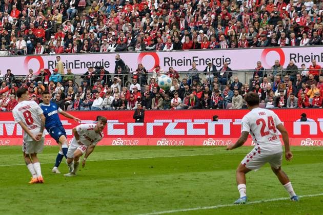 Marvin Wanitzek Karlsruhe 10 scores the goal for 3 2 29 09 2024 Soccer 1 FC Koeln vs Karlsruher SC, Rheinenergiestadion, Koeln, DFB DFL REGULATIONS PROHIBIT ANY USE OF PHOTOGRAPHS AS IMAGE SEQUENCES AND OR QUASI VIDEO NRW Germany Copyright: xpepphotox xSaschaxWeizx pep00321, pep_20240929_hm_0649