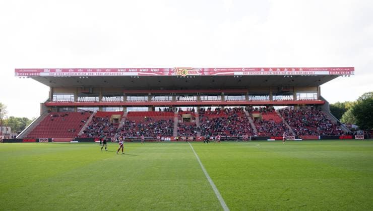 Soccer, Women, Season 2024 2025, 2 Women Bundesliga 5 Matchday , 1 FC Union Berlin FC Bayern München II, Fans on the main stand, 29 09 2024, Copyright: xMatthiasxKochx