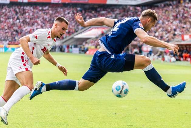 Cologne, RheinEnergieStadion, 29 09 2024 Tim Lemperle Köln L against Christoph Kobald Karlsruhe during the match of the 2 Bundesliga 1 FC Köln vs Karlsruher SC
